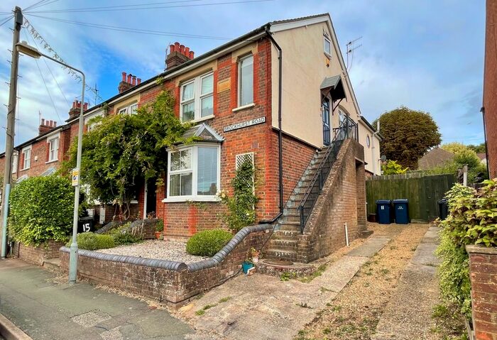 2 Bedroom Flat To Rent In Brockhurst Road, Chesham, HP5