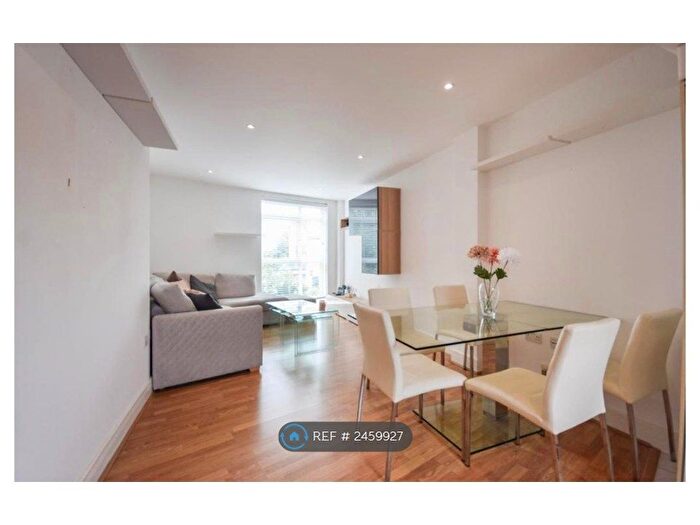 2 Bedroom Flat To Rent In Merton Road, London, SW19