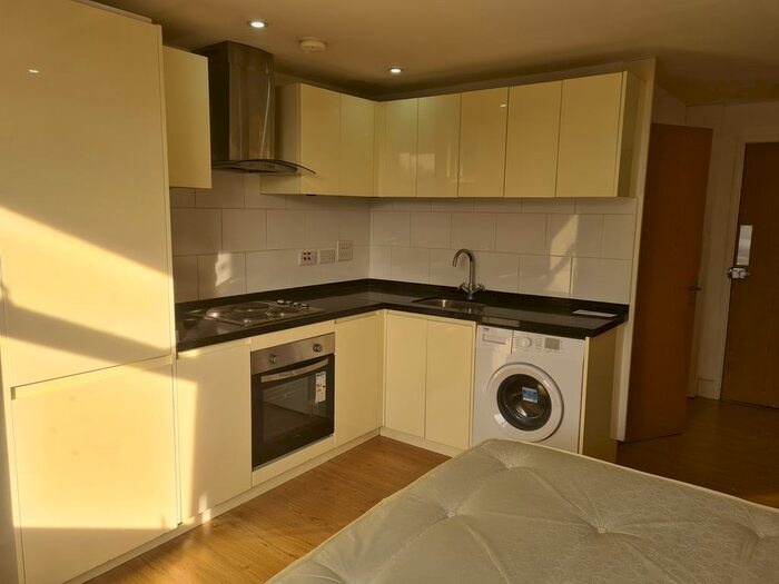Studio To Rent In Roding Lane South, Woodford Green, IG8
