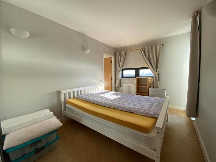 2 Bedroom Apartment For Sale In Westferry Road, London, E14