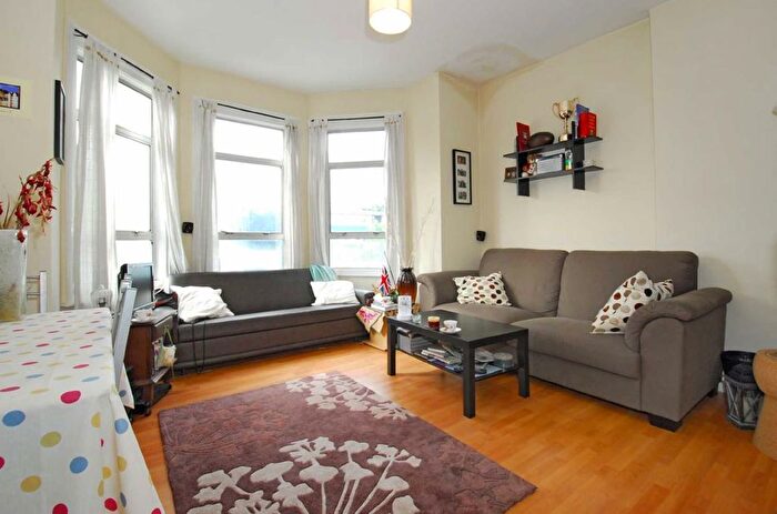 1 Bedroom Flat To Rent In Balham High Road, Balham, SW17