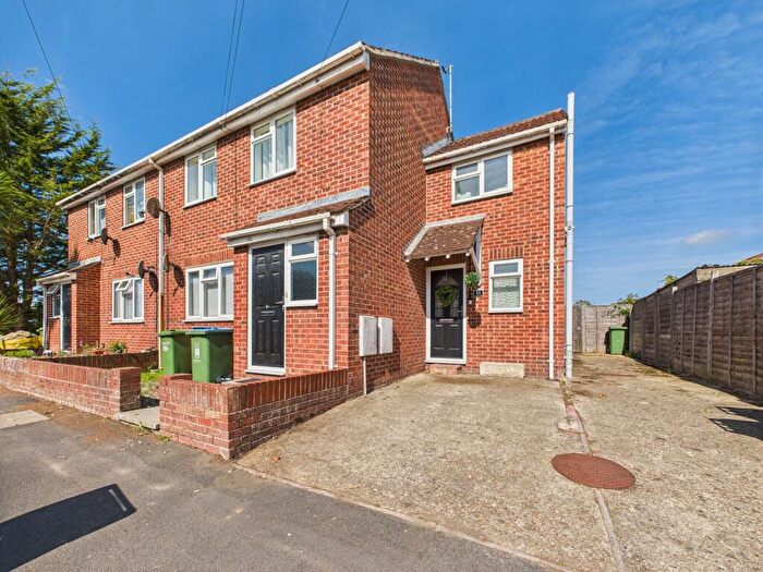2 Bedroom Maisonette To Rent In St Annes Grove, Fareham, PO14