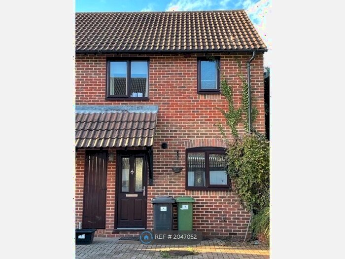 2 Bedroom End Of Terrace House To Rent In Redhouse Mews, Liphook, GU30