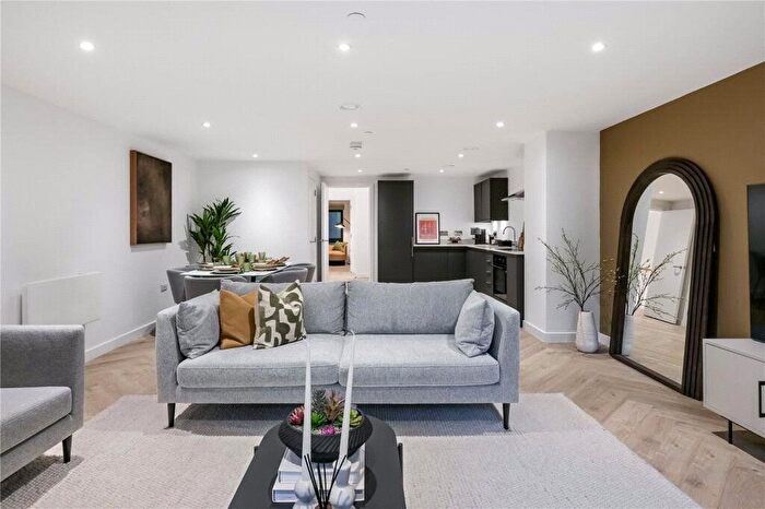 2 Bedroom Flat To Rent In Curzon Street, London, W1J