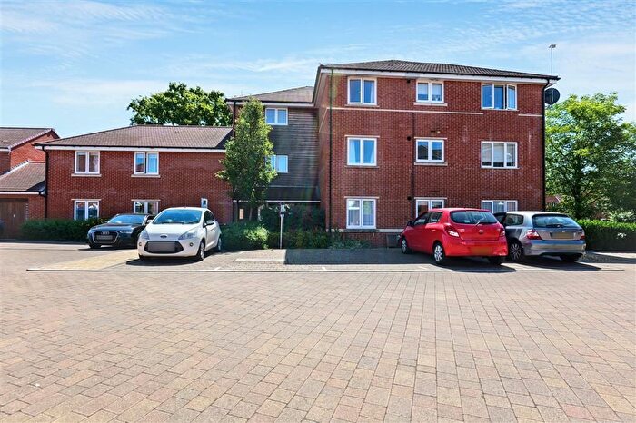 2 Bedroom Flat For Sale In Sable Close, Locks Heath, Southampton, SO31
