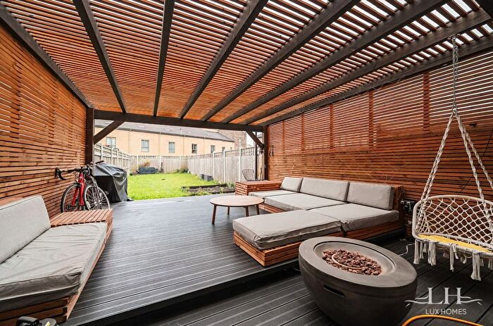 3 Bedroom Terraced House For Sale In Hart Way, Rainham, RM13