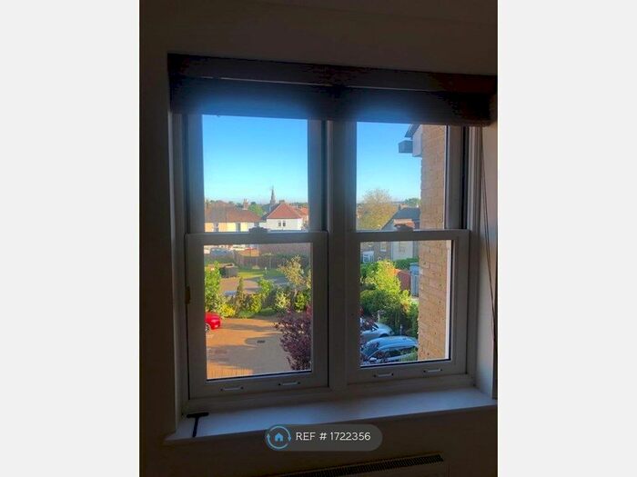 2 Bedroom Flat To Rent In Outdowns, Deal, CT14