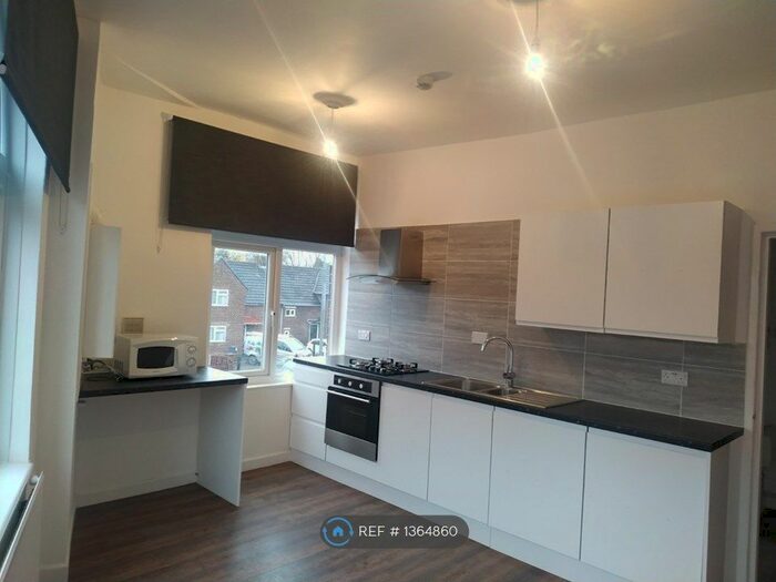 1 Bedroom Flat To Rent In Longsight, Manchester, M13