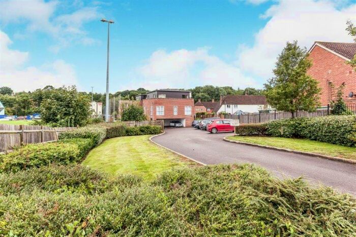 1 Bedroom Apartment To Rent In Boston Road, Haywards Heath, RH16