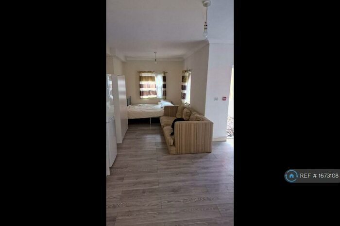 Studio To Rent In Melville Road, England, ME15