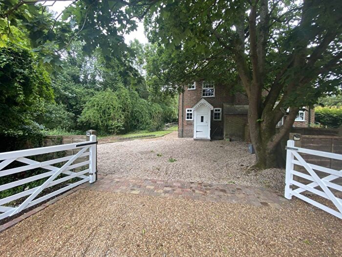 3 Bedroom Cottage To Rent In Watling Street, Elstree, WD6