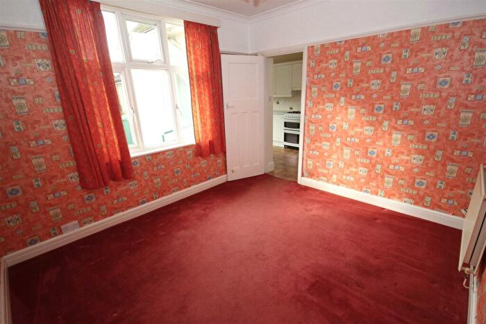 2 Bedroom Semi-Detached Bungalow For Sale In Tyn-Y-Parc Road, Rhiwbina, Cardiff, CF14