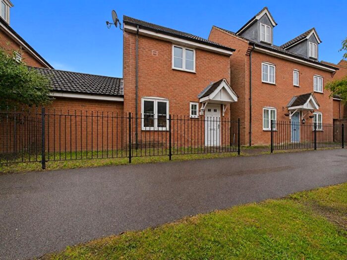 3 Bedroom Detached House For Sale In Vale Drive, Hampton Vale, PE7
