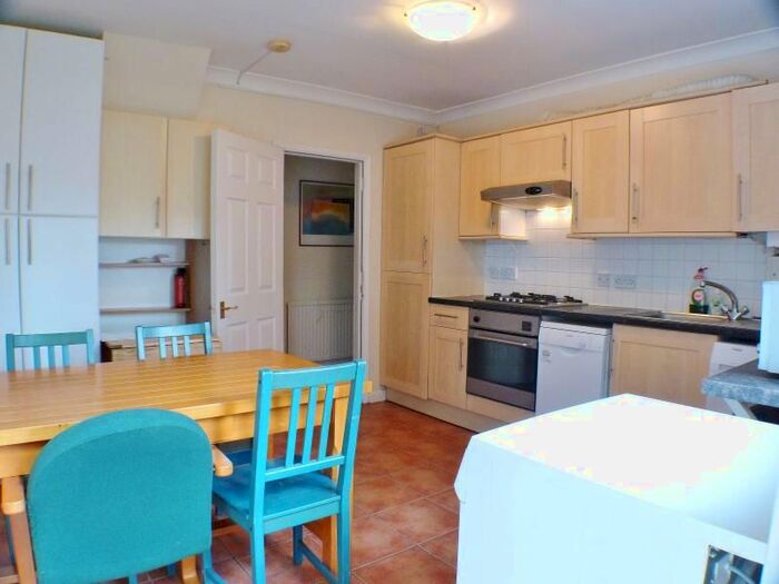4 Bedroom Flat To Rent In Kingston Vale, London, SW15