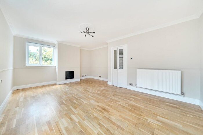 3 Bedroom Flat For Sale In Lawn Terrace, Blackheath, London, SE3
