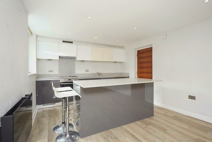 2 Bedroom Flat To Rent In Princes Road Weybridge, KT13