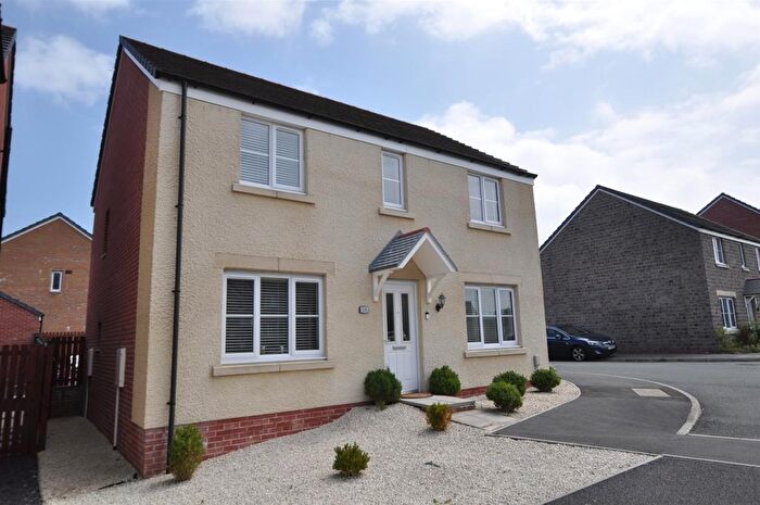 4 Bedroom Detached House For Sale In Maes Macsen, Carmarthen, SA31