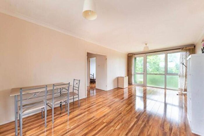 2 Bedroom Apartment For Sale In Sunnydene Gardens, Wembley, HA0