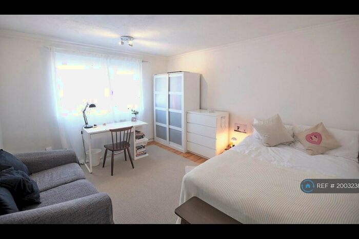 3 Bedroom Flat To Rent In Copenhagen Street, London, N1