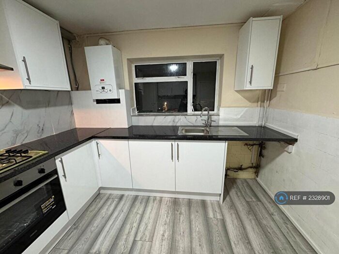 3 Bedroom Flat To Rent In North Street, Horn Church, RM11