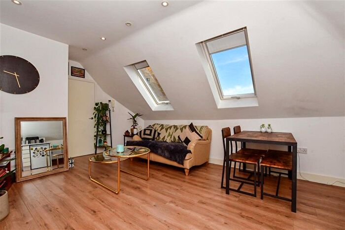 1 Bedroom Flat For Sale In Cheriton Road, Folkestone, Kent, CT19