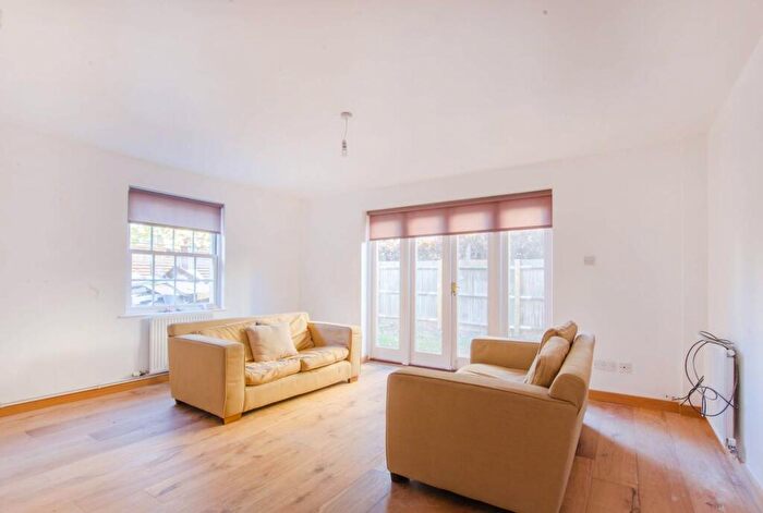 3 Bedroom Terraced House To Rent In Garford Street, Isle Of Dogs, London, E14