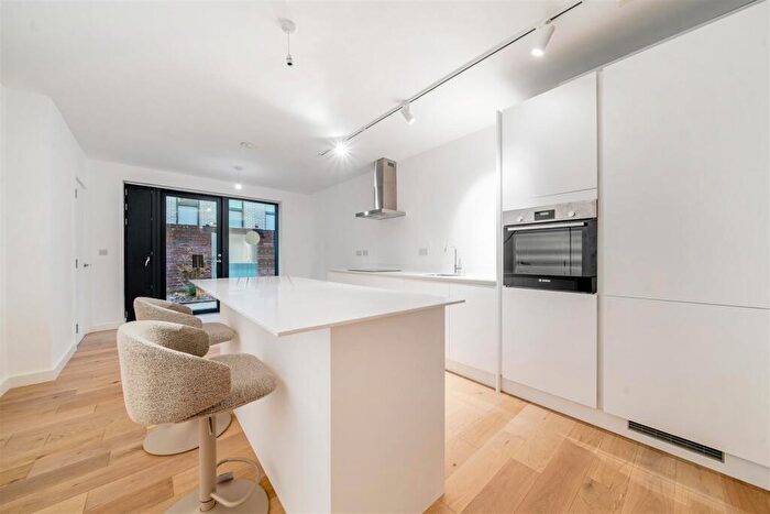 4 Bedroom Town House To Rent In Cotton Street, Kelham Island, Sheffield, S3