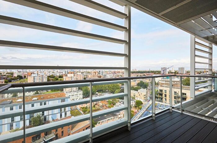 1 Bedroom Flat To Rent In The Highline, Radial Avenue, E14