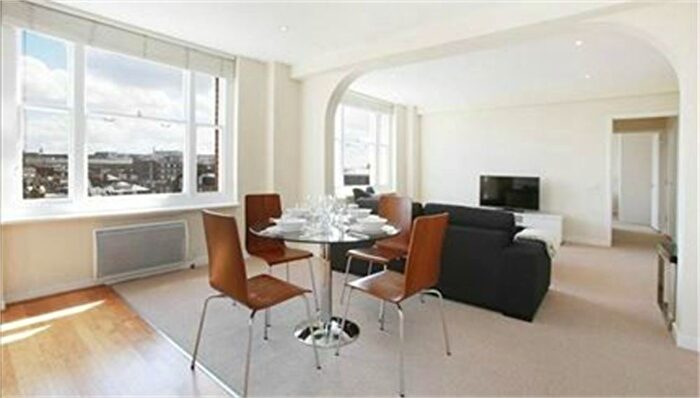 2 Bedroom Flat To Rent In Hill Street, London, W1J
