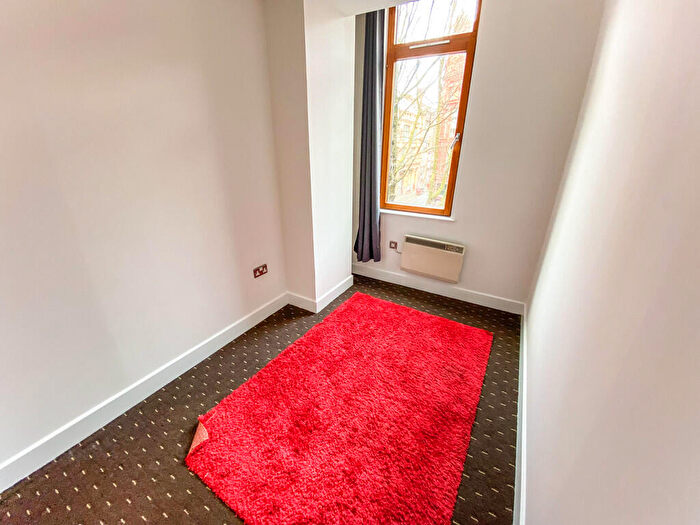 2 Bedroom Apartment To Rent In Chatsworth House, Lever Street, M1