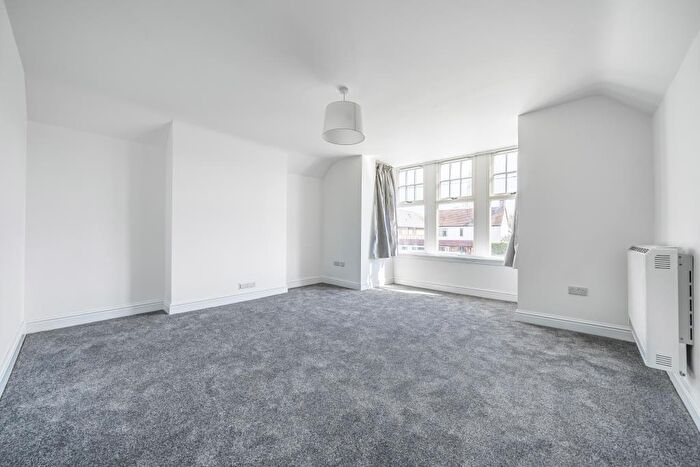 2 Bedroom Flat To Rent In Kennington, Oxford, OX1
