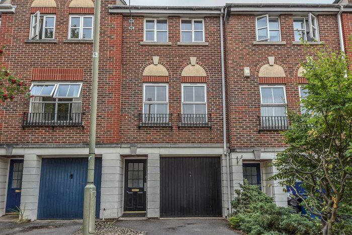 4 Bedroom Town House To Rent In Don Bosco Close, Hmo Ready Sharers, OX4