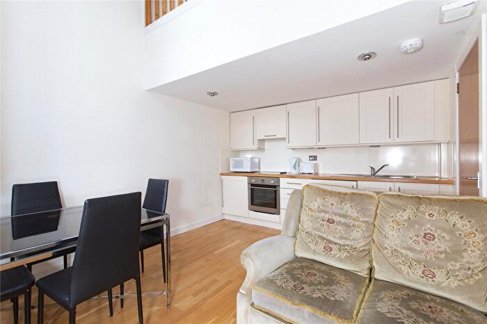 2 Bedroom Flat To Rent In Drummond Street, Edinburgh, EH8