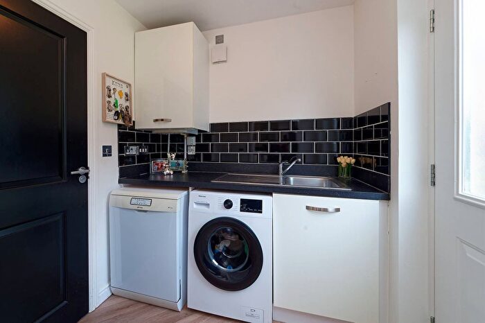 4 Bedroom Detached House For Sale In Vesuvius Drive, Motherwell, North Lanarkshire, ML1