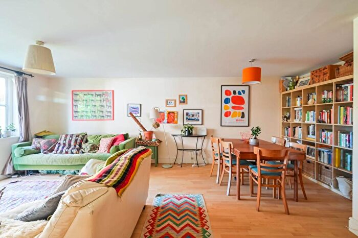 1 Bedroom Flat For Sale In St Stephens Road, Bow, London, E3