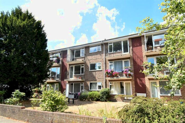 2 Bedroom Apartment To Rent In Lovelace Road, Surbiton, KT6