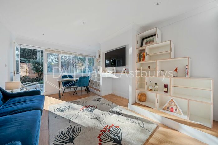 2 Bedroom Flat To Rent In Park Gate, East Finchley, London N2