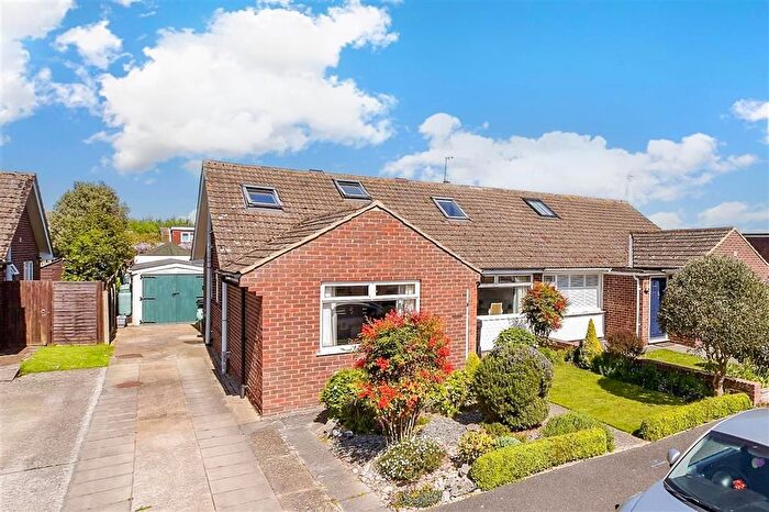 4 Bedroom Chalet For Sale In Hillcrest Road, Littlebourne, Canterbury, Kent, CT3