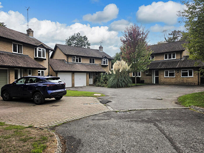 4 Bedroom Town House For Sale In Cameron Close, Cranleigh, GU6