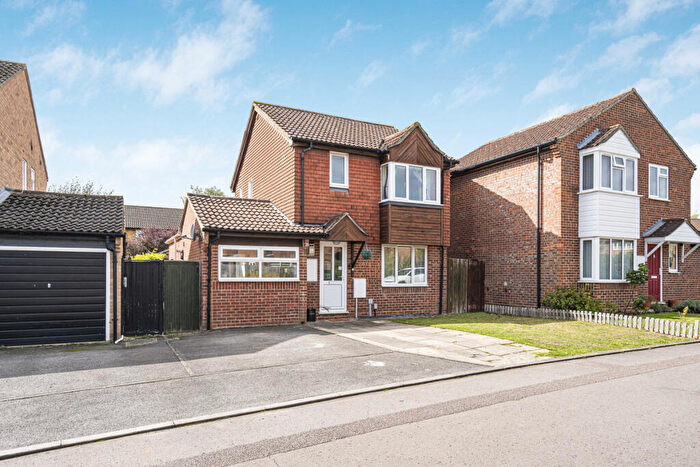 3 Bedroom Detached House For Sale In Isis Avenue, Bicester, OX26