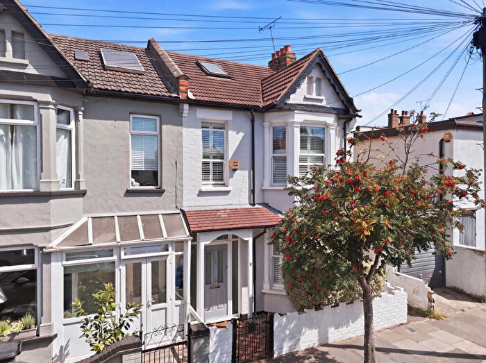 3 Bedroom Semi-Detached House For Sale In Woodfield Park Drive, Leigh-on-sea, SS9
