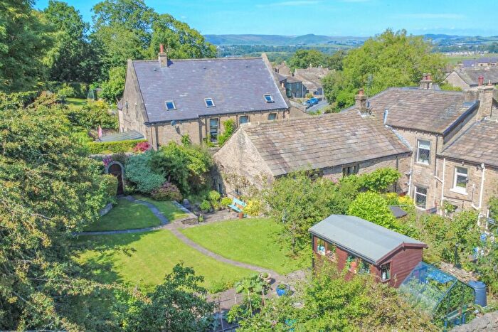 3 Bedroom Cottage For Sale In Beck Side, Carleton, North Yorkshire, BD23