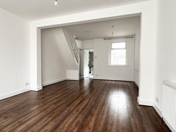 2 Bedroom End Terrace House To Rent In Hertford Road, Edmonton, N9