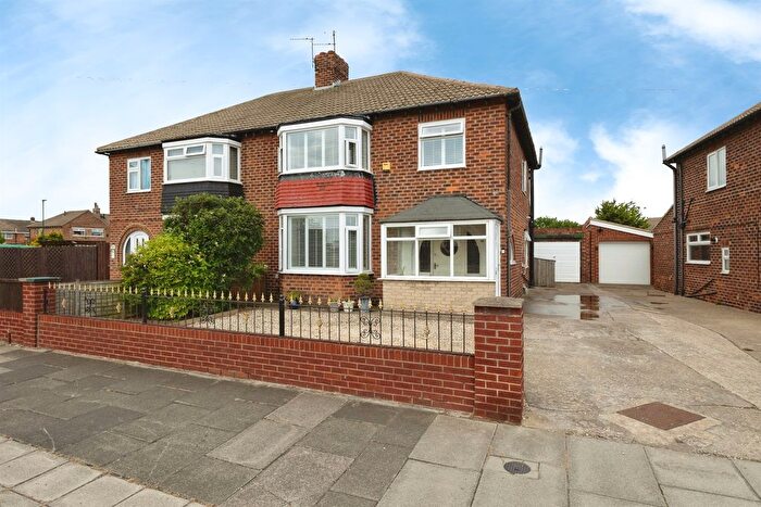 3 Bedroom Semi-Detached House For Sale In West Dyke Road, Redcar, TS10