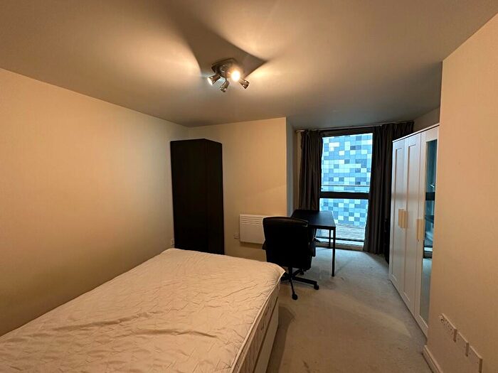 2 Bedroom Apartment To Rent In Centenary Plaza, Holliday Street, Birmingham, B1
