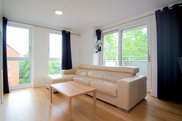 3 Bedroom Flat To Rent In Hannaford Walk, London, E3