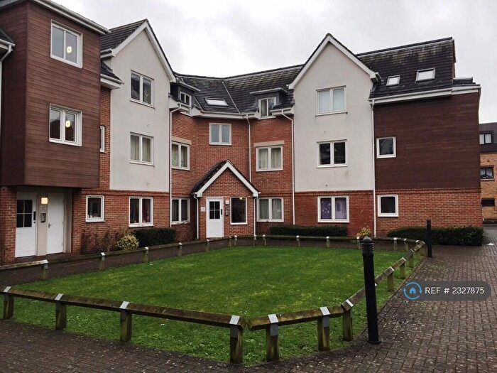 2 Bedroom Flat To Rent In Old Dairy Close, Fleet, GU51