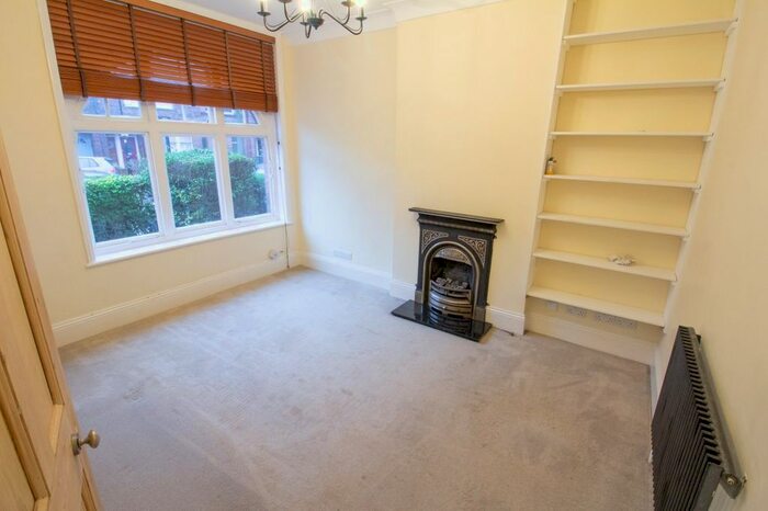 2 Bedroom Flat To Rent In Barcombe Avenue, London SW2