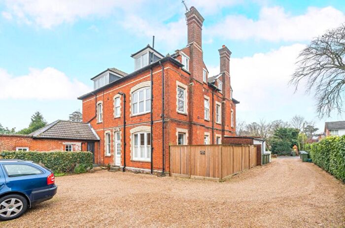 1 Bedroom Apartment To Rent In Upper Edgeborough Road, Guildford, GU1