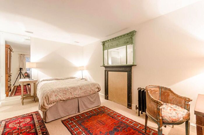 1 Bedroom House To Rent In Fournier Street, Shoreditch, London, E1